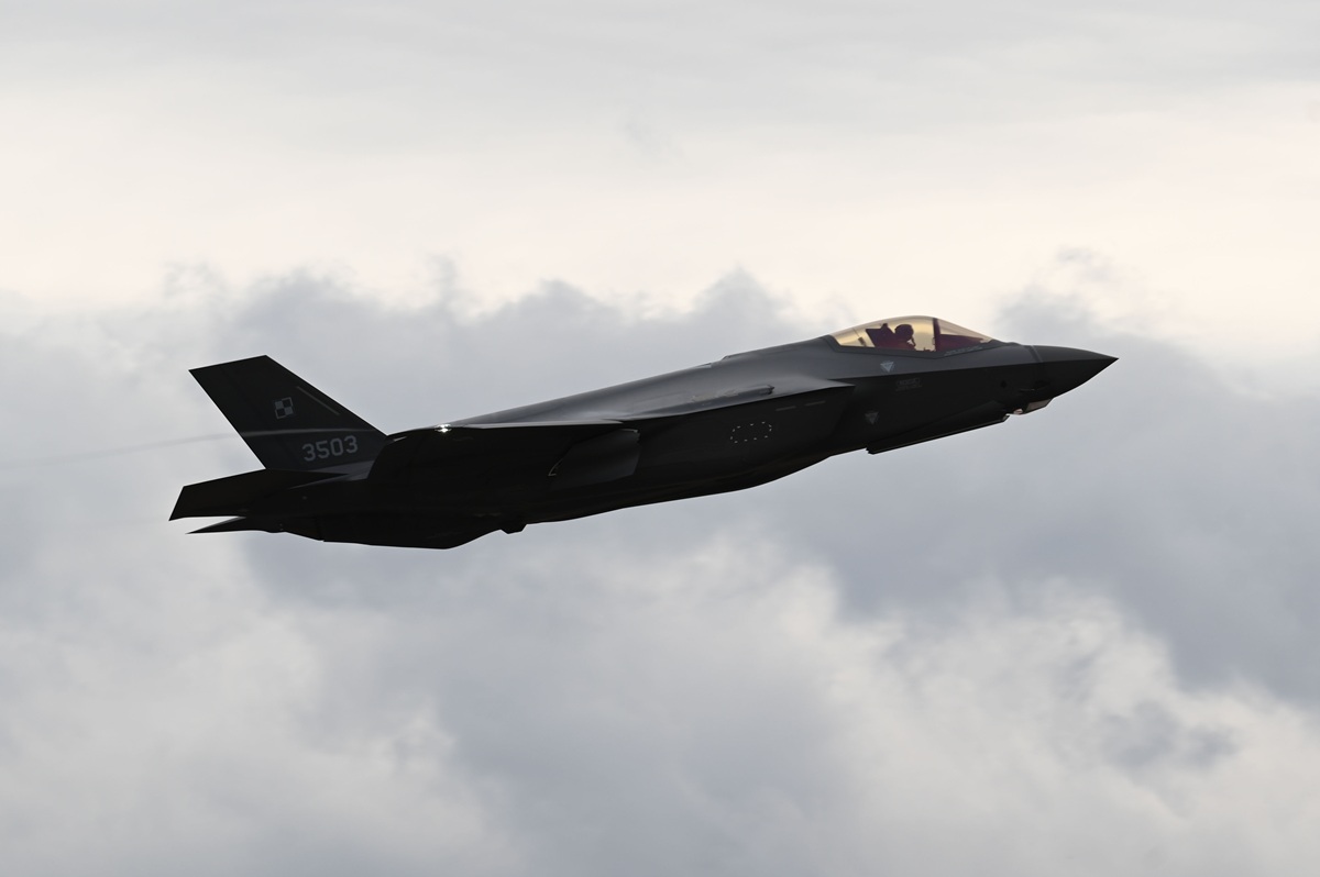Innovación y excelencia: F-35 abre una nueva frontera en la aviación militar F-35 Caza: Capacidades tecnológicas y una nueva era en la ingeniería de aeronaves