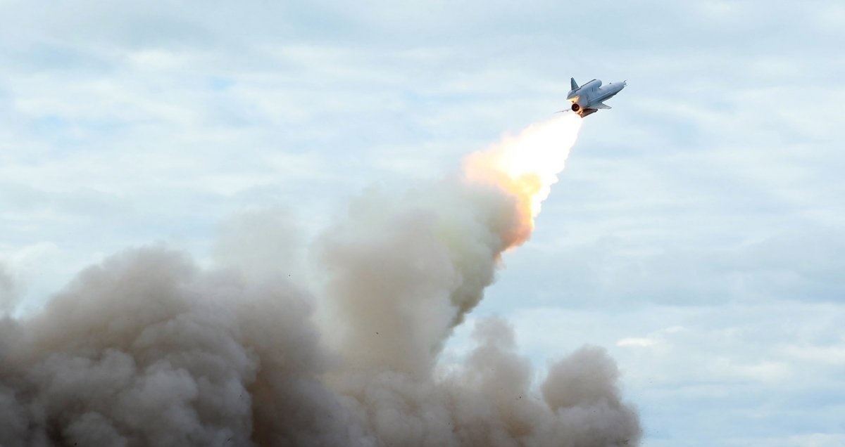 Rusia ha confirmado oficialmente que un avión no tripulado Tu-141 ucraniano modificado en misil, dañó 3 bombarderos-misiles estratégicos Tu-22M3 Rusia ha confirmado oficialmente que un avión no tripulado Tu-141 ucraniano modificado en misil, dañó 3 bombarderos-misiles estratégicos Tu-22M3
