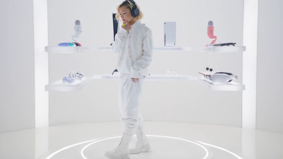 Los auriculares publicitarios de Logitech han visto la consola Xbox Series X en una carcasa blanca Los auriculares publicitarios de Logitech han visto la consola Xbox Series X en una carcasa blanca