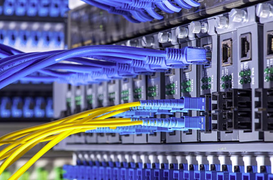 El hombre creó su propio proveedor de servicios de Internet para evitar las enormes tarifas y ahora se extiende a cientos de hogares. El hombre creó su propio proveedor de servicios de Internet para evitar las enormes tarifas y ahora se extiende a cientos de hogares.