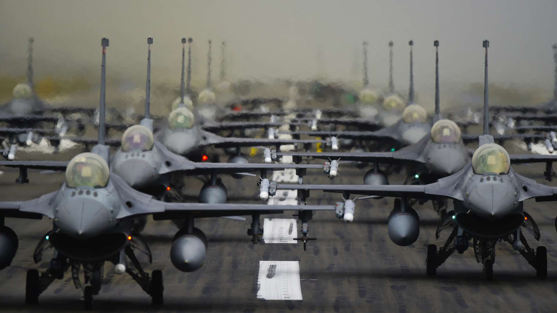 Estados Unidos y sus aliados ya están discutiendo la transferencia de aviones de combate y sistemas avanzados de defensa aérea a Ucrania