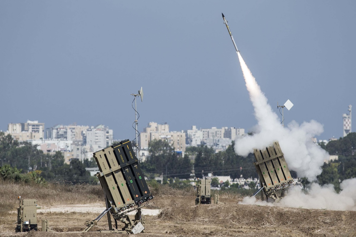 Israel ha alquilado dos baterías Iron Dome a EE.UU. durante 11 meses y podría volver a comprarlas debido al ataque con cohetes más masivo de los últimos 50 años. Israel ha alquilado dos baterías Iron Dome a EE.UU. durante 11 meses y podría volver a comprarlas debido al ataque con cohetes más masivo de los últimos 50 años.