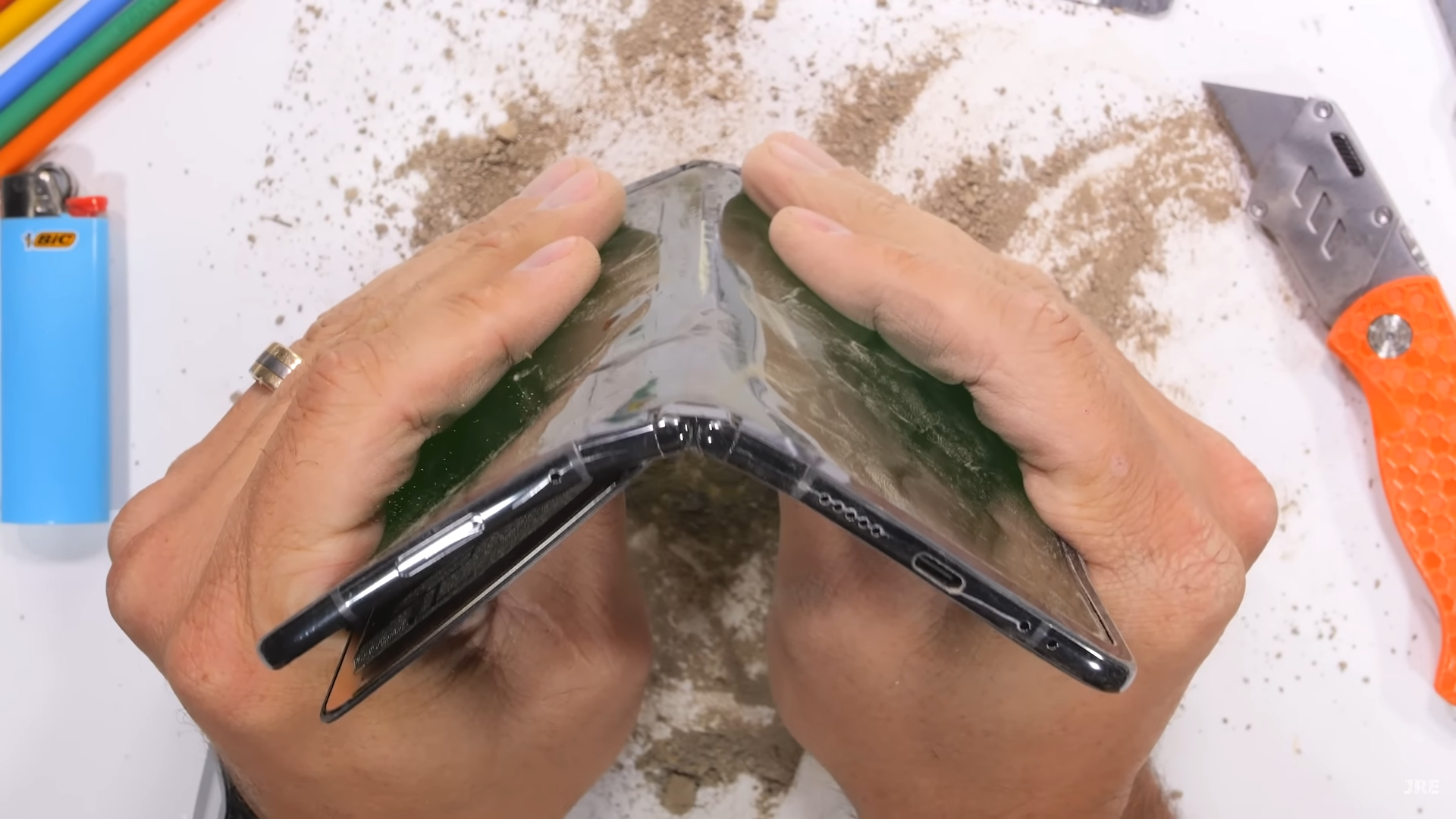 Miedo al fuego y a doblarse hacia atrás: el smartphone plegable Pixel Fold suspende con nota la prueba de durabilidad Miedo al fuego y a doblarse hacia atrás: el smartphone plegable Pixel Fold suspende con nota la prueba de durabilidad