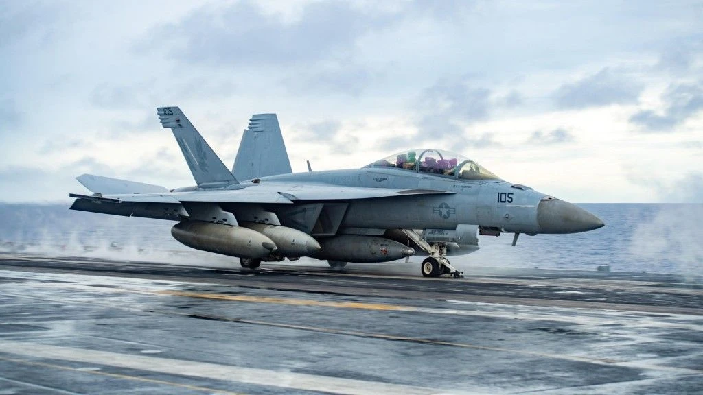 Boeing recibe 200 millones de dólares para comprar materiales destinados a la producción de los últimos cazas F/A-18E/F Super Hornet Boeing recibe 200 millones de dólares para comprar materiales destinados a la producción de los últimos cazas F/A-18E/F Super Hornet