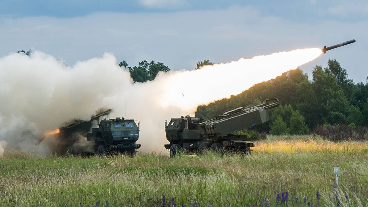 Polonia recibirá en los próximos días los primeros sistemas de misiles HIMARS M142 Polonia recibirá en los próximos días los primeros sistemas de misiles HIMARS M142