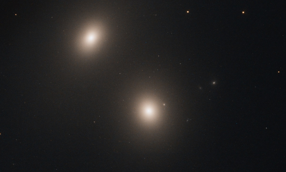 El Hubble descubre otra radiogalaxia con un núcleo activo y un agujero negro supermasivo El Hubble descubre otra radiogalaxia con un núcleo activo y un agujero negro supermasivo
