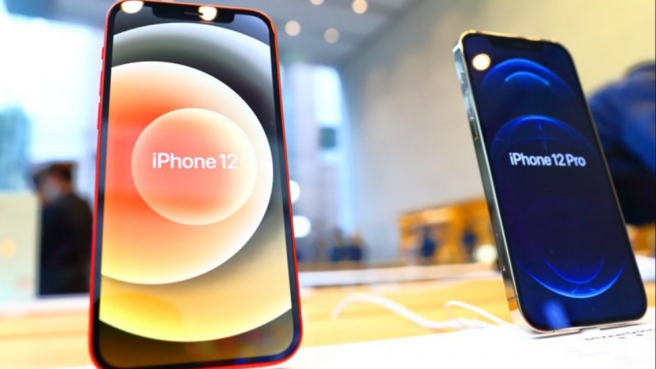 Apple ha preparado una actualización de iOS 17.1 que solucionará el problema de la radiación en los smartphones iPhone 12 Apple ha preparado una actualización de iOS 17.1 que solucionará el problema de la radiación en los smartphones iPhone 12