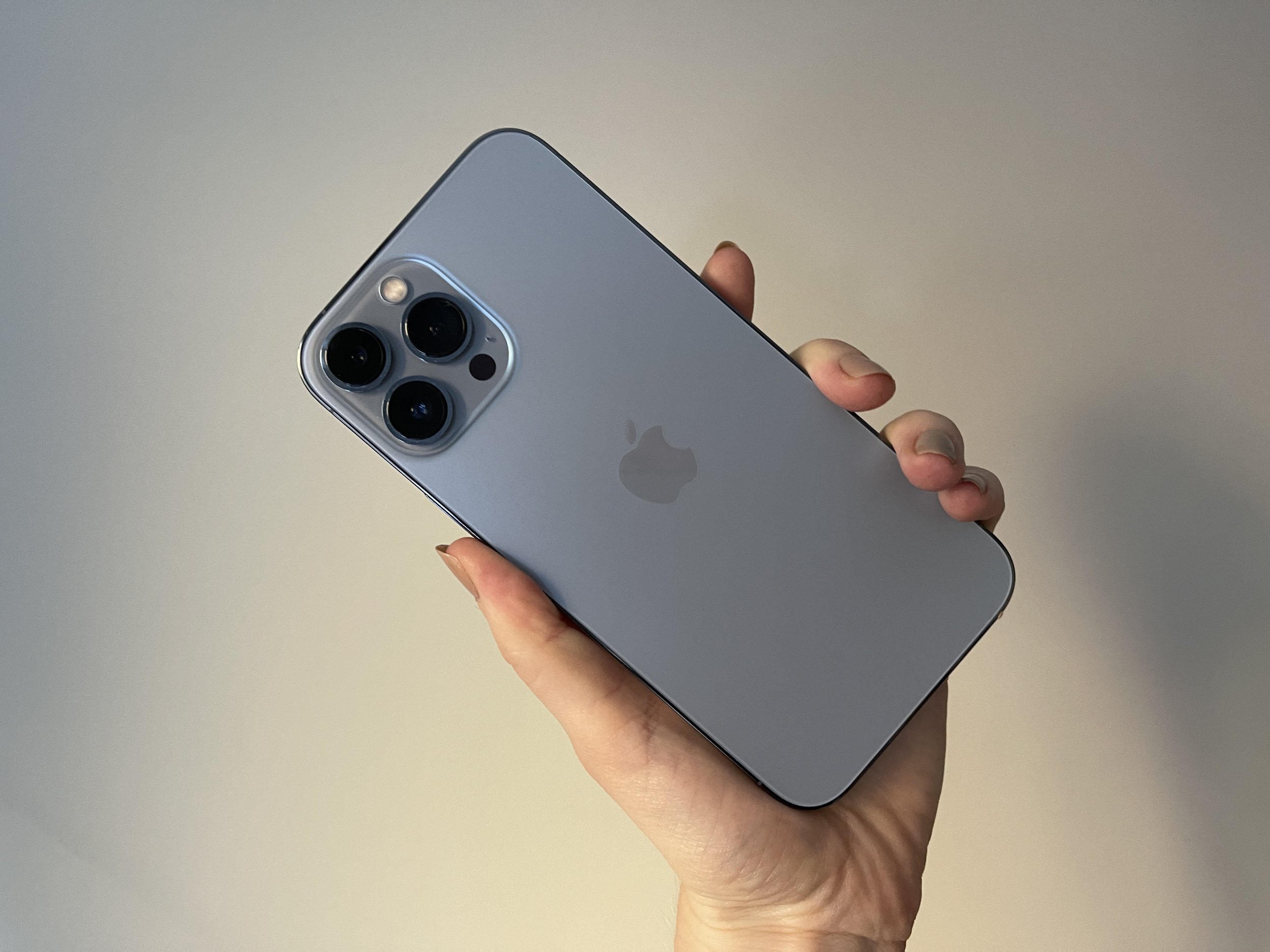 El debut de sin nombre y anti-premium para el iPhone 13 Pro Max: JerryRigEverything nombrado los teléfonos inteligentes más duraderos y defectuosos de 2021 El debut de sin nombre y anti-premium para el iPhone 13 Pro Max: JerryRigEverything nombrado los teléfonos inteligentes más duraderos y defectuosos de 2021