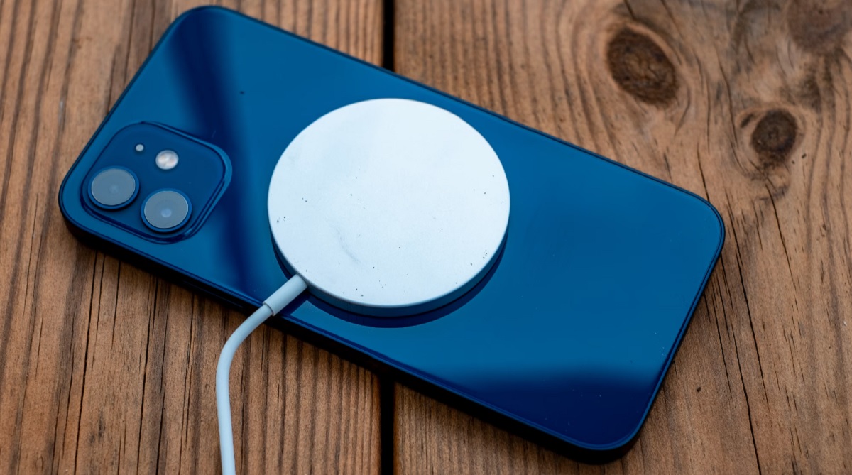 MagSafe de Apple: La maravilla magnética que está causando sensación en la tecnología MagSafe: El regreso de la innovación magnética que cambia las reglas del juego de Apple