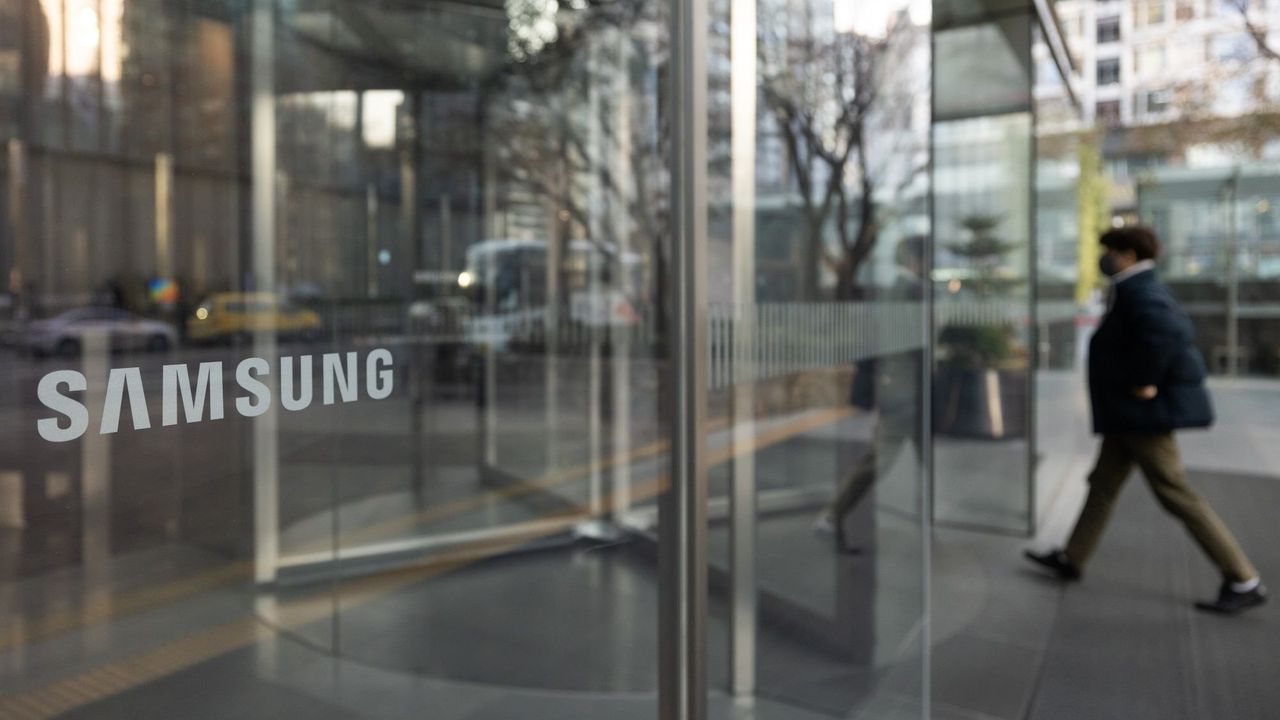 Hasta cuatro años de cárcel para siete ex empleados de Samsung por robar tecnología: vendieron equipos por valor de 60 millones de dólares a China Hasta cuatro años de cárcel para siete ex empleados de Samsung por robar tecnología: vendieron equipos por valor de 60 millones de dólares a China