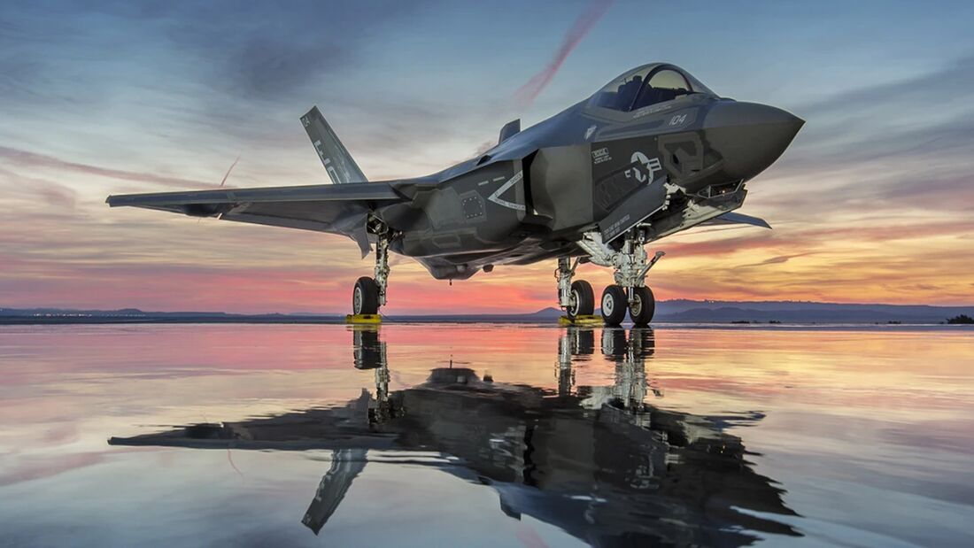 Un nuevo sistema de guerra electrónica será una característica clave del F-35 tras la actualización del Bloque 4 y definirá el papel del avión en los futuros combates. Un nuevo sistema de guerra electrónica será una característica clave del F-35 tras la actualización del Bloque 4 y definirá el papel del avión en los futuros combates.