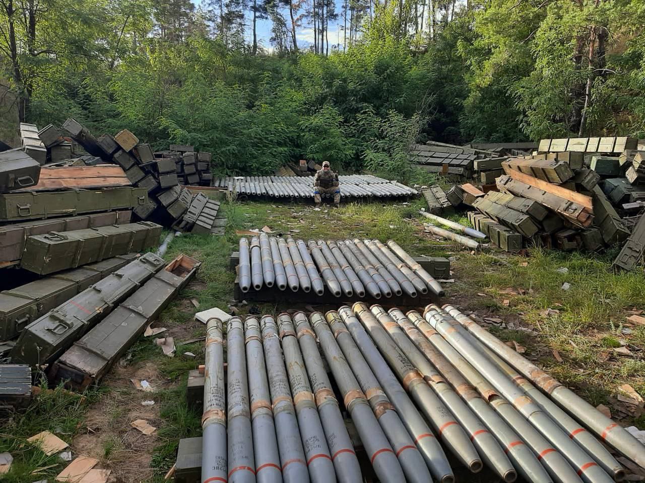 Las Fuerzas Armadas ucranianas se incautaron de un gran arsenal de munición de largo alcance que los ocupantes habían planeado disparar contra Kharkiv (vídeo) Las Fuerzas Armadas ucranianas se incautaron de un gran arsenal de munición de largo alcance que los ocupantes habían planeado disparar contra Kharkiv (vídeo)