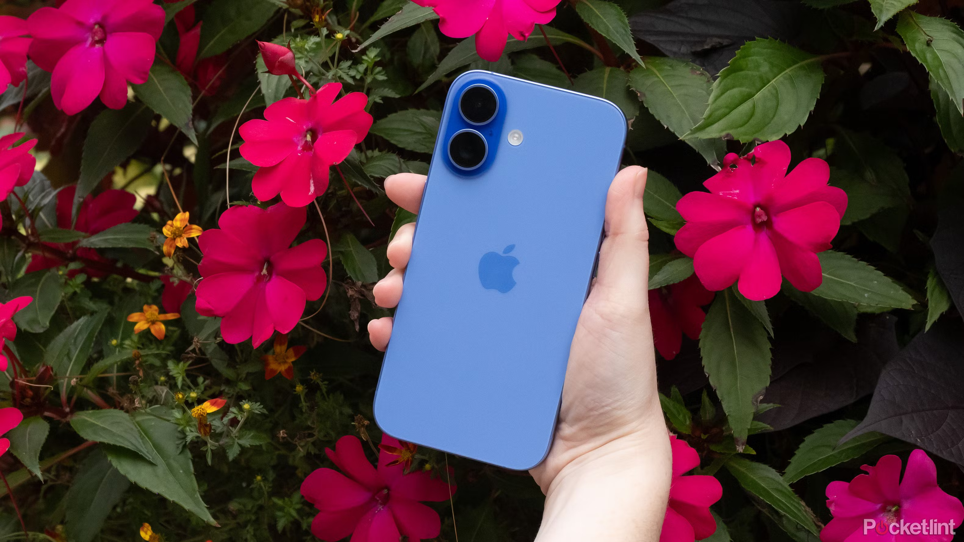 Apple demuestra el Ceramic Shield en acción: nuevo anuncio del iPhone 16