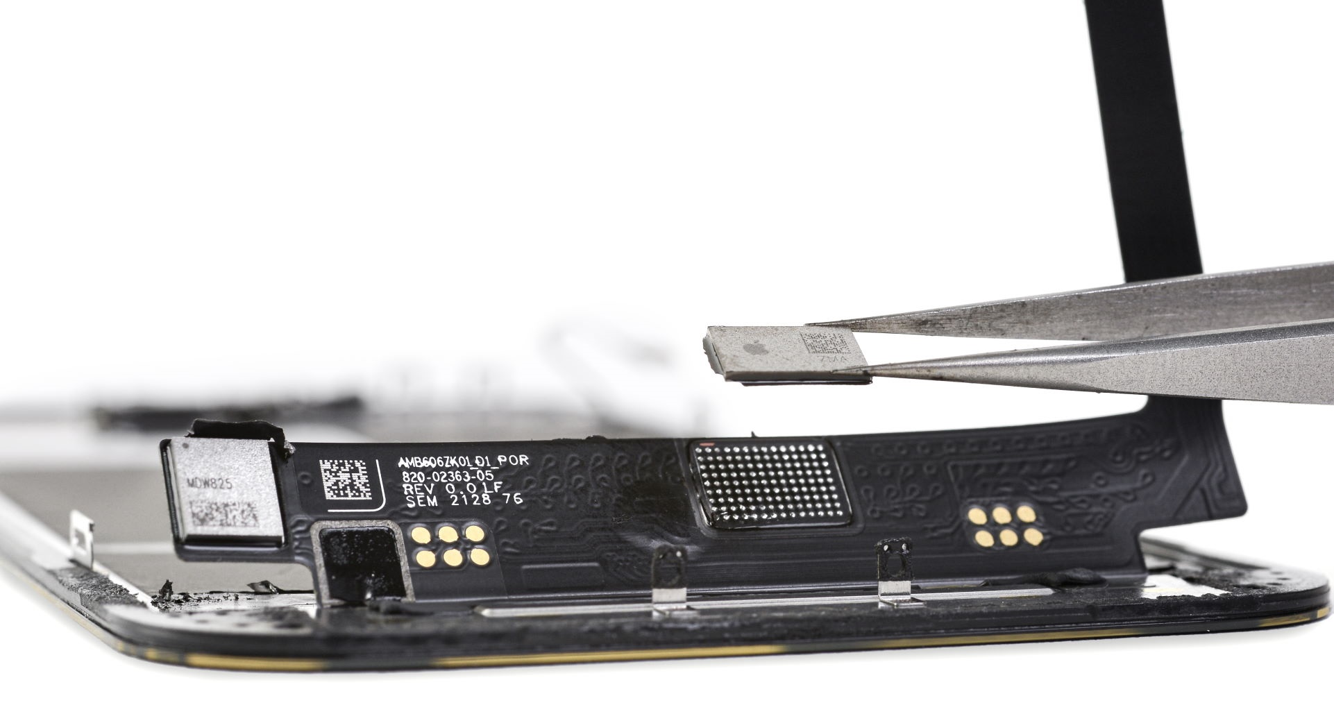Sustituir la pantalla de un iPhone 13 en un servicio técnico no oficial es casi imposible sin perder funcionalidad Sustituir la pantalla de un iPhone 13 en un servicio técnico no oficial es casi imposible sin perder funcionalidad