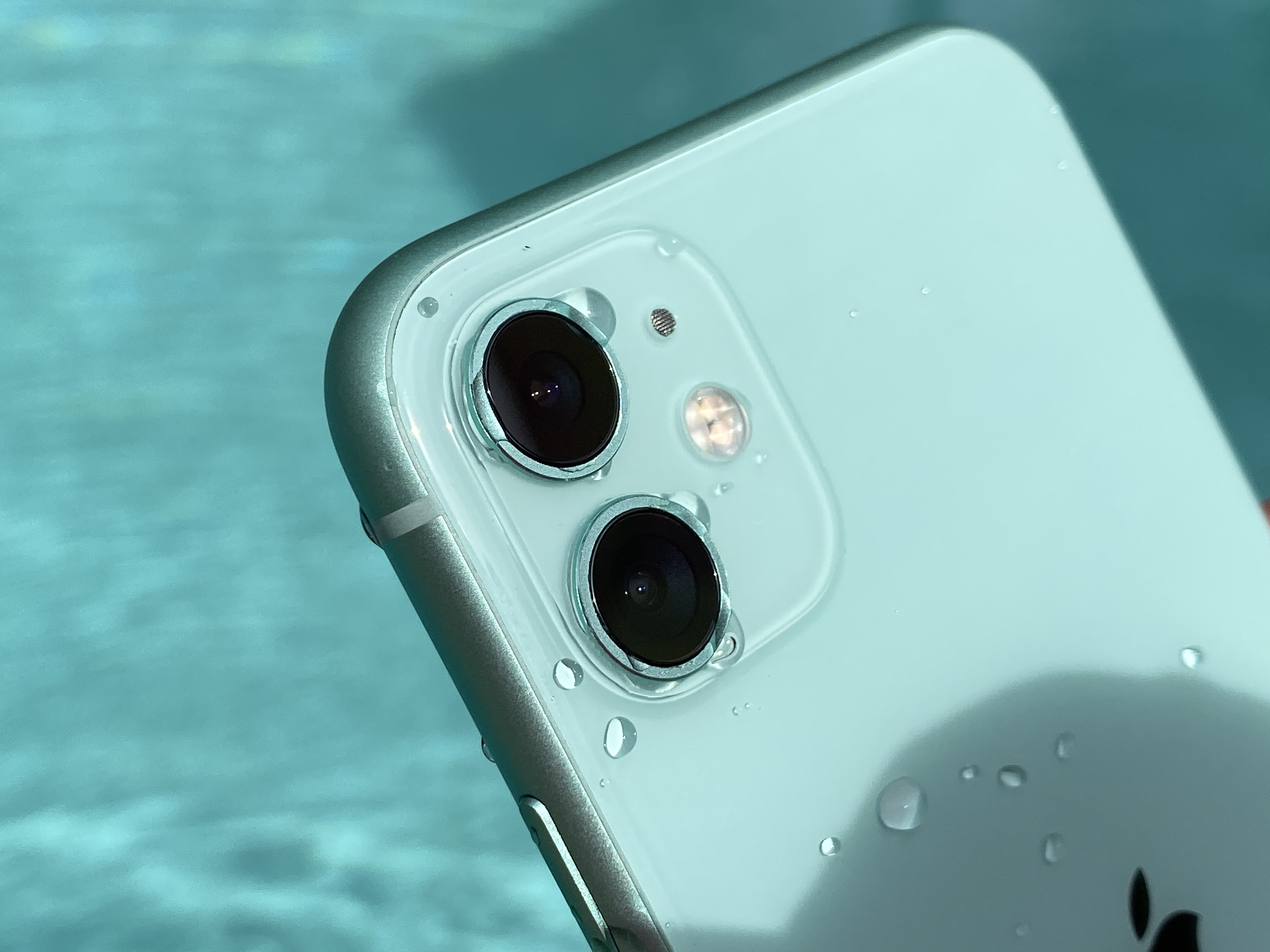 El iPhone 11 permaneció una semana en el fondo de un lago... y sigue funcionando El iPhone 11 permaneció una semana en el fondo de un lago... y sigue funcionando