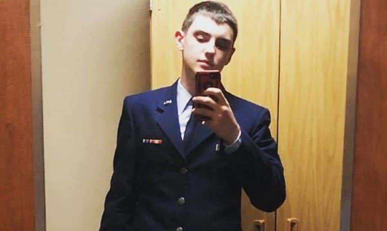 15 años de cárcel para el militar estadounidense que filtró información clasificada sobre la guerra ruso-ucraniana en Discord 15 años de cárcel para el militar estadounidense que filtró información clasificada sobre la guerra ruso-ucraniana en Discord