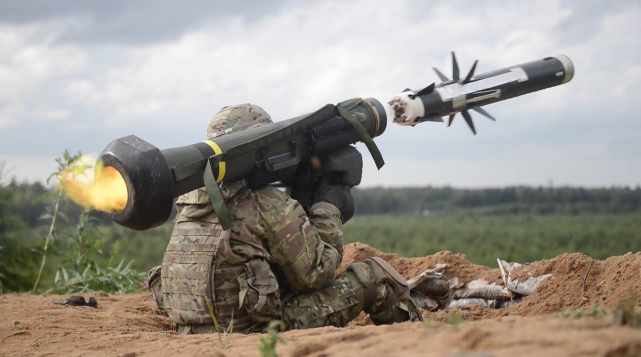 La guía geek del FGM-148 Javelin: Desvelando lo último en innovación de misiles guiados Dentro del FGM-148 Javelin: un profundo análisis de la tecnología detrás de este misil antitanque