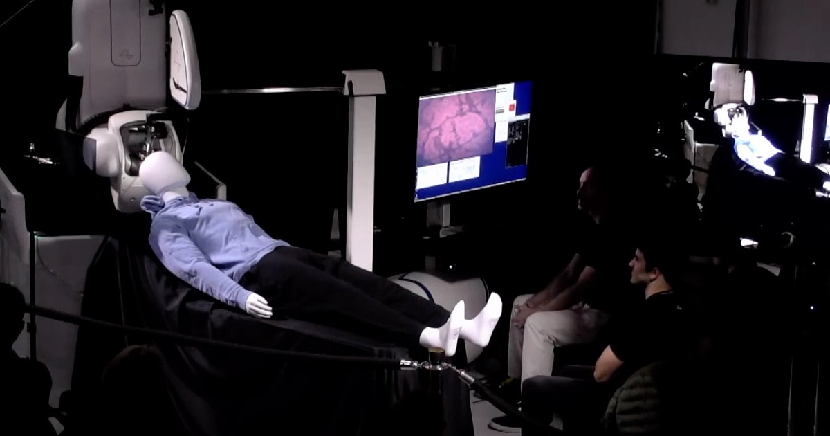 Musk demostró cómo un mono con un chip Neuralink implantado en su cerebro puede imprimir con el pensamiento: los ensayos en humanos comenzarán en 2023
