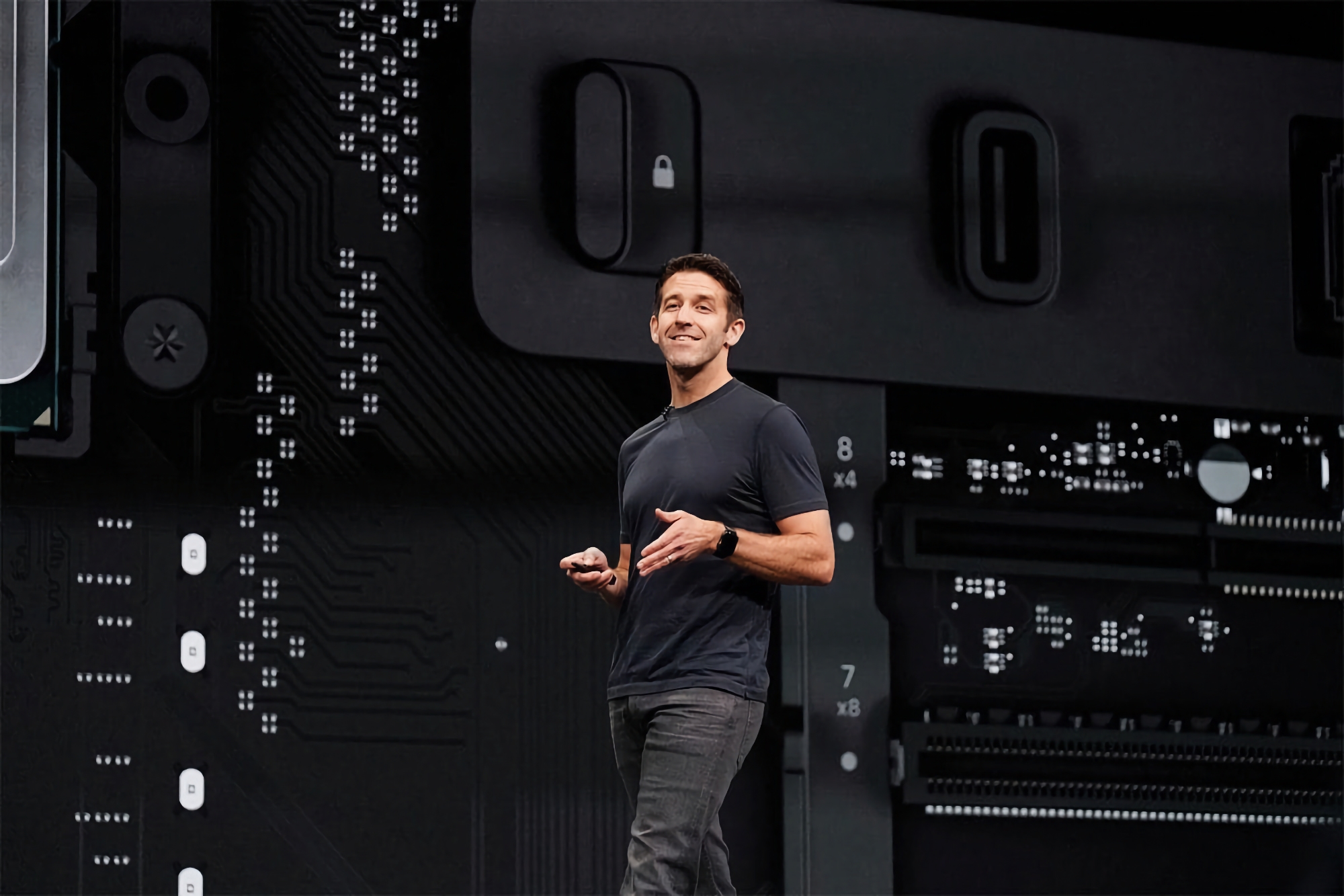 Bloomberg: el ingeniero jefe de hardware John Ternus podría sustituir a Tim Cook como CEO de Apple en el futuro Bloomberg: el ingeniero jefe de hardware John Ternus podría sustituir a Tim Cook como CEO de Apple en el futuro