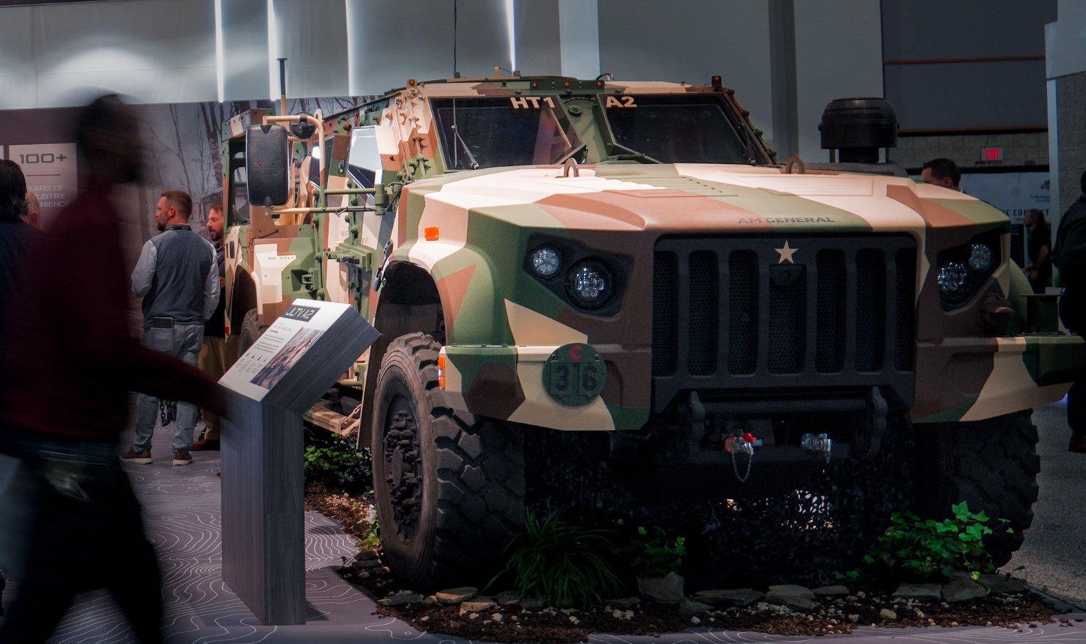 Avance tecnológico: cómo el JLTV A2 cambiará el enfoque de la defensa Sobrevolando obstáculos: Primeras impresiones del JLTV A2