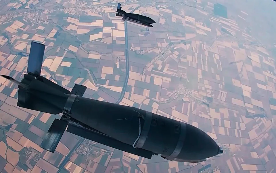 Rusia desarrolla una bomba guiada propulsada por cohete que puede volar 120 km - The Telegraph Rusia desarrolla una bomba guiada propulsada por cohete que puede volar 120 km - The Telegraph