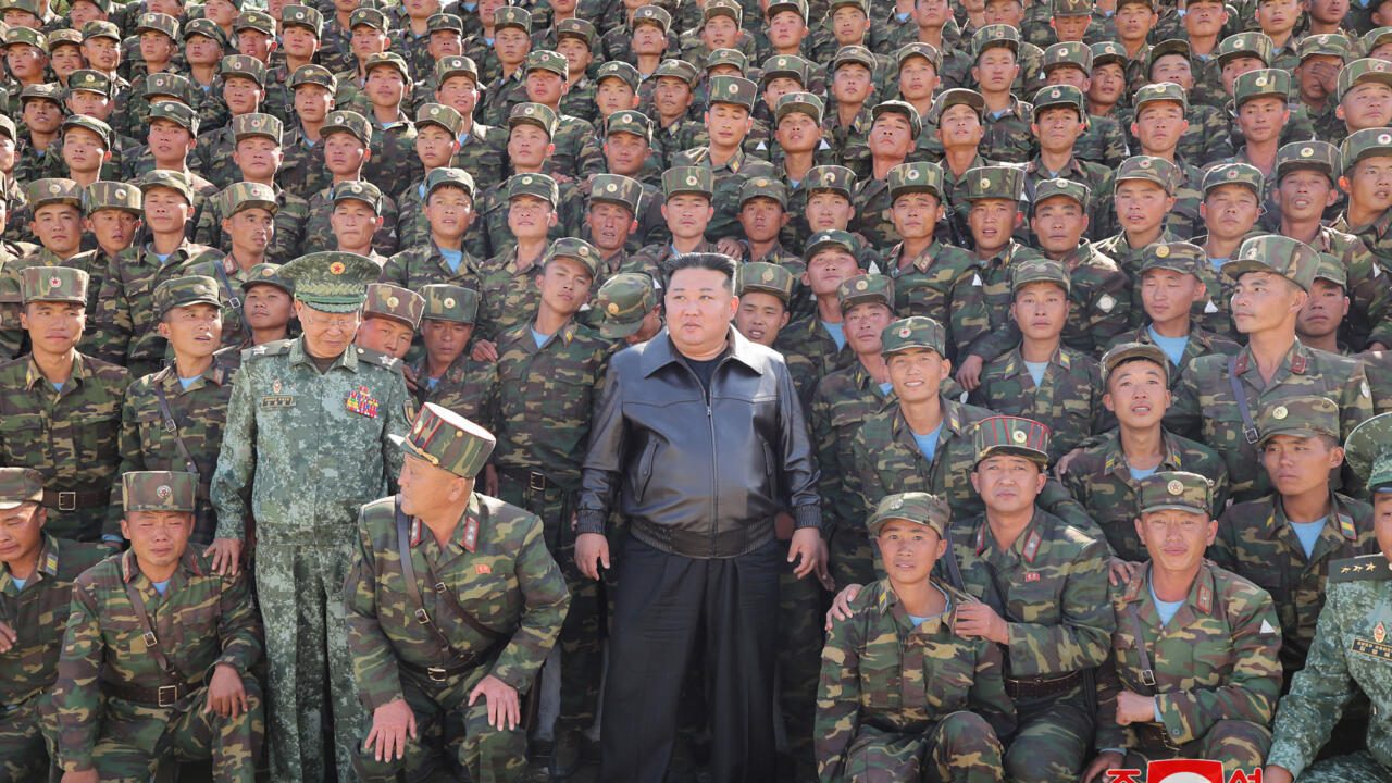 La RPDC enviará 100.000 soldados para ayudar a Rusia en la guerra contra Ucrania - Bloomberg La RPDC enviará 100.000 soldados para ayudar a Rusia en la guerra contra Ucrania - Bloomberg