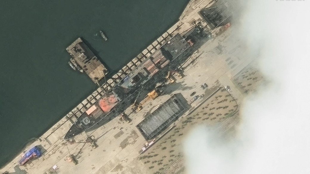Un nuevo buque de guerra de la RPDC apareció en el puerto de Chongjin El buque de guerra más nuevo de la RPDC: acercándose al lanzamiento