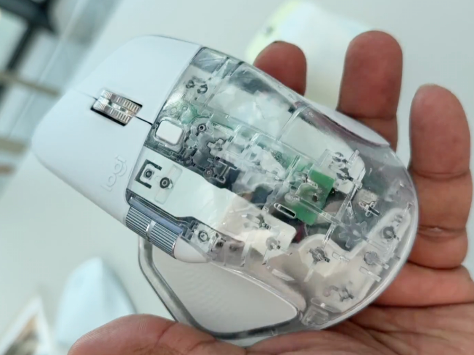 Logitech MX Master 4: Todo lo que oculta el chasis transparente