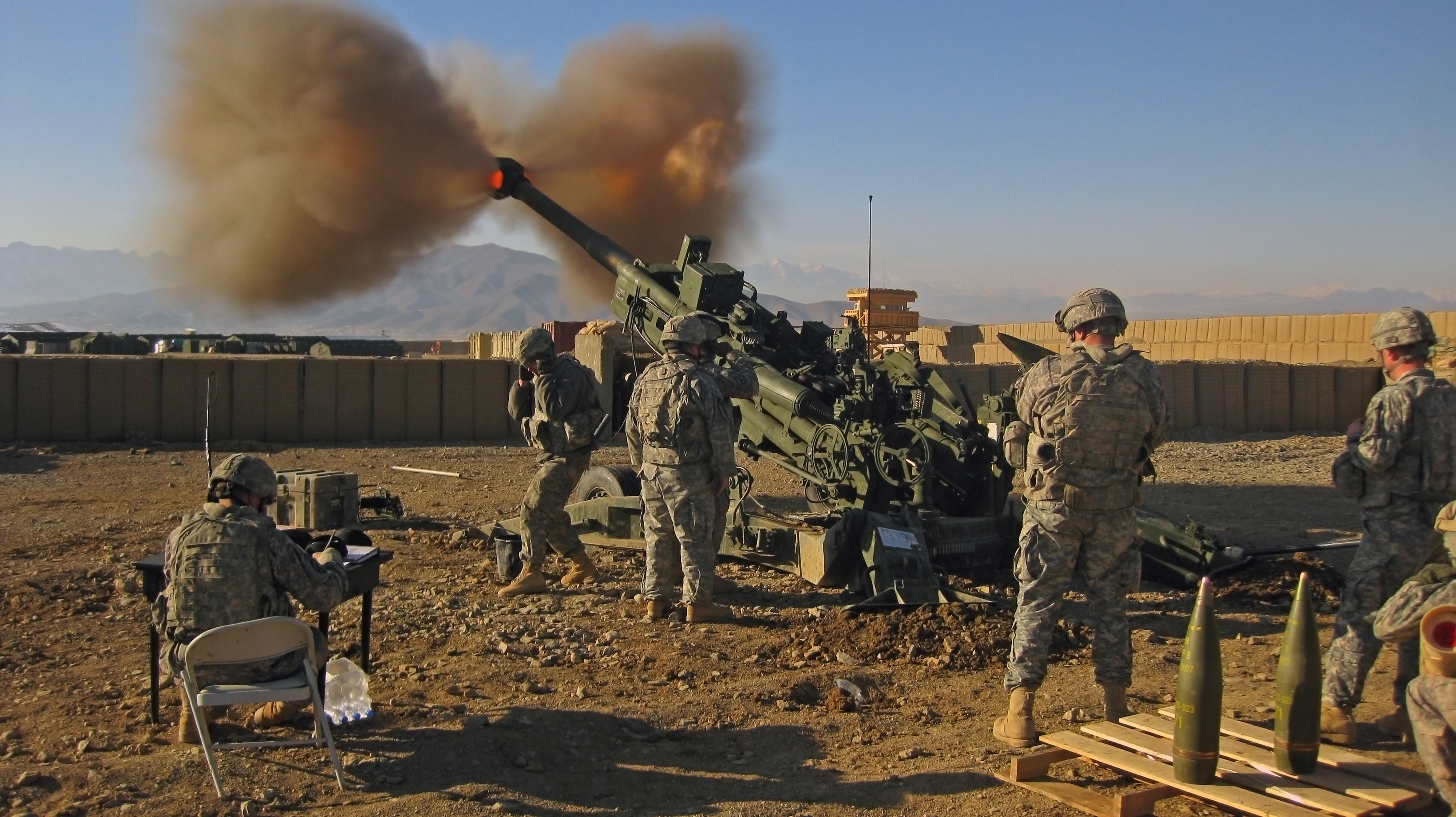 Howitzer M777 destruyó una batería de cañones autopropulsados rusos 2S3 "Acacia" (video) Howitzer M777 destruyó una batería de cañones autopropulsados rusos 2S3 "Acacia" (video)