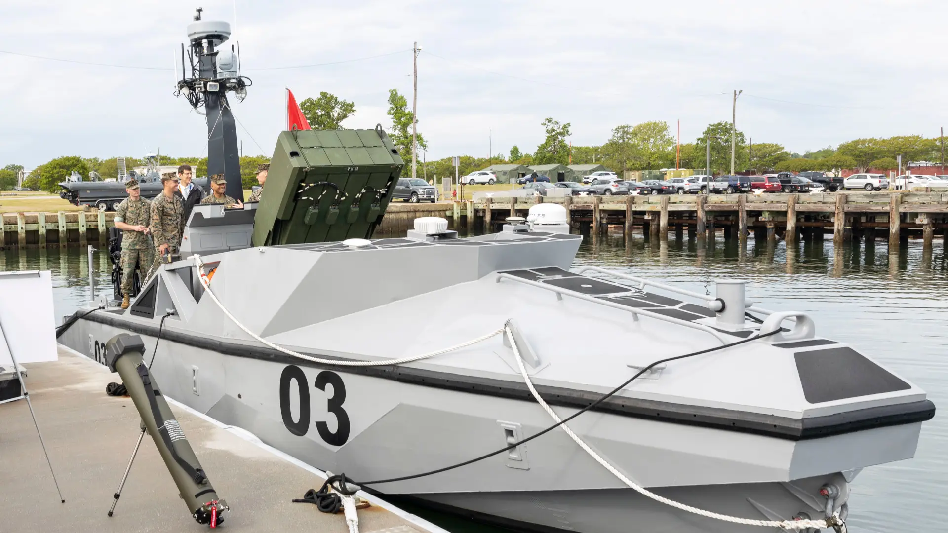 El Cuerpo de Marines de EE.UU. muestra un buque no tripulado armado con aviones no tripulados Hero 120 kamikaze El Cuerpo de Marines de EE.UU. muestra un buque no tripulado armado con aviones no tripulados Hero 120 kamikaze