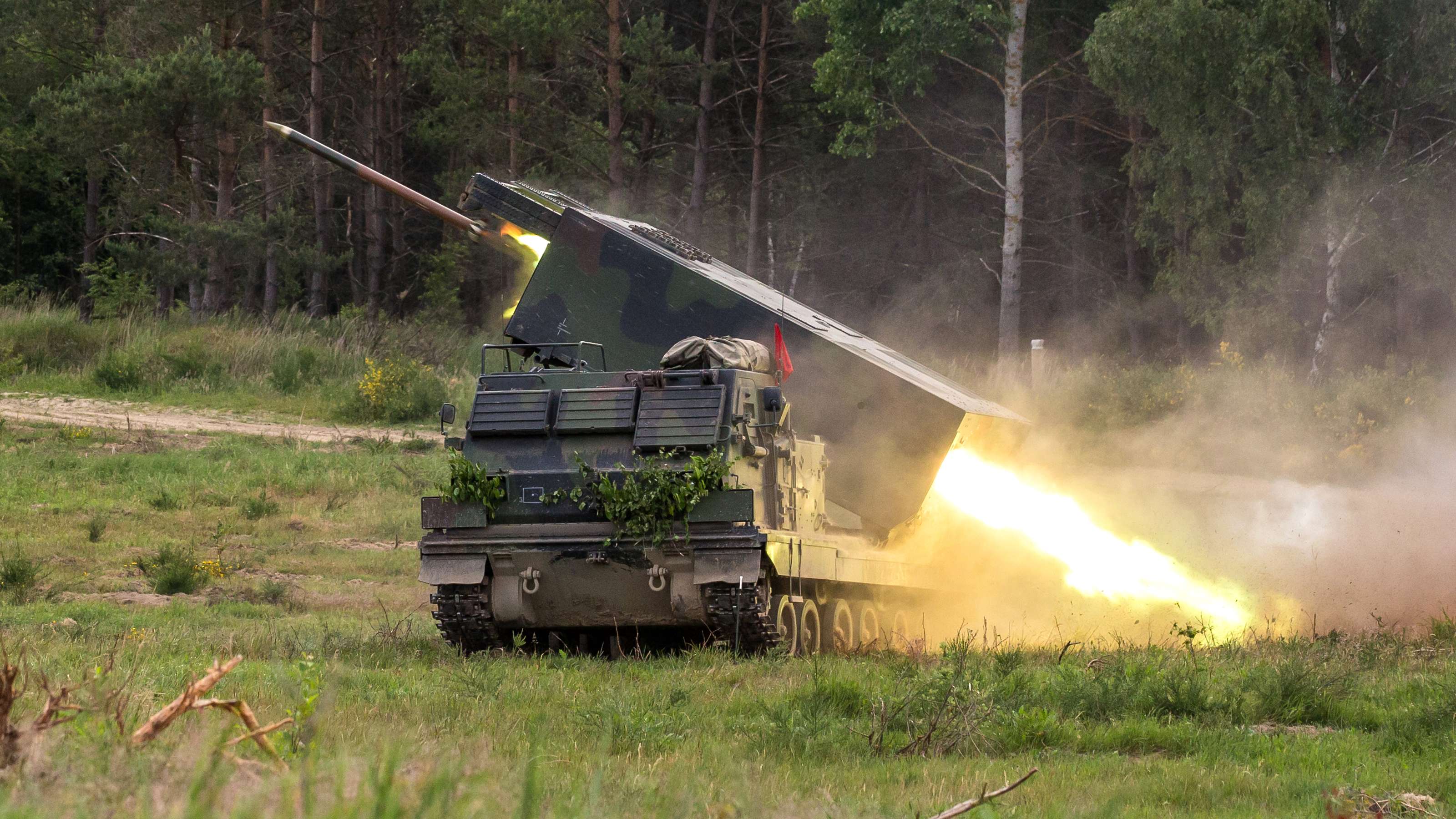 Alemania comenzó a entrenar tripulaciones ucranianas para controlar MARS II: este es el análogo europeo del M270 MLRS con un rango de disparo máximo de 70 km. Alemania comenzó a entrenar tripulaciones ucranianas para controlar MARS II: este es el análogo europeo del M270 MLRS con un rango de disparo máximo de 70 km.