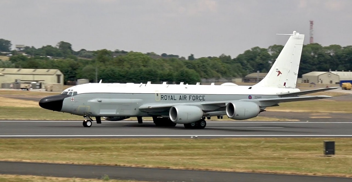 Un caza ruso Su-27 quiso derribar un reactor británico KC-135 Rivet Joint, pero el primer misil falló y el segundo se desprendió del ala Un caza ruso Su-27 quiso derribar un reactor británico KC-135 Rivet Joint, pero el primer misil falló y el segundo se desprendió del ala