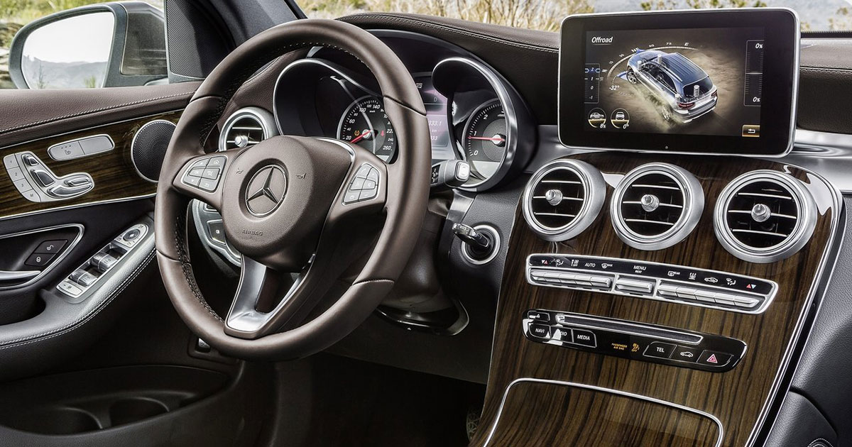 Avanzando: Cómo el Mercedes GLC 2016 combina lujo y tecnología Innovación sobre ruedas: Un profundo análisis del Mercedes-Benz GLC 2016