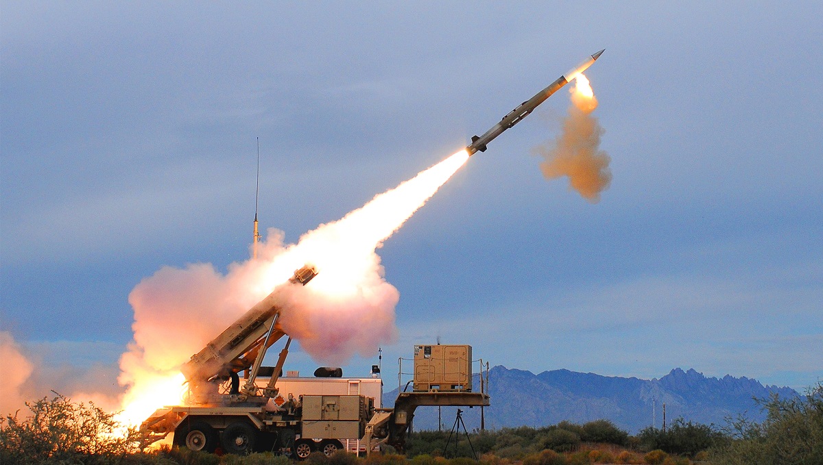 Las Fuerzas Armadas de Ucrania podrían recibir la versión más avanzada del sistema antimisiles PAC-3 MSE de 4 millones de dólares, que intercepta misiles balísticos a altitudes de hasta 60 km. Las Fuerzas Armadas de Ucrania podrían recibir la versión más avanzada del sistema antimisiles PAC-3 MSE de 4 millones de dólares, que intercepta misiles balísticos a altitudes de hasta 60 km.