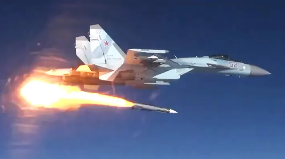 Del cielo al objetivo: Cómo funciona el lanzamiento del misil R-37M desde el Su-35S Divulgación de detalles: Lanzamiento de un misil guiado R-37M desde un caza Su-35S