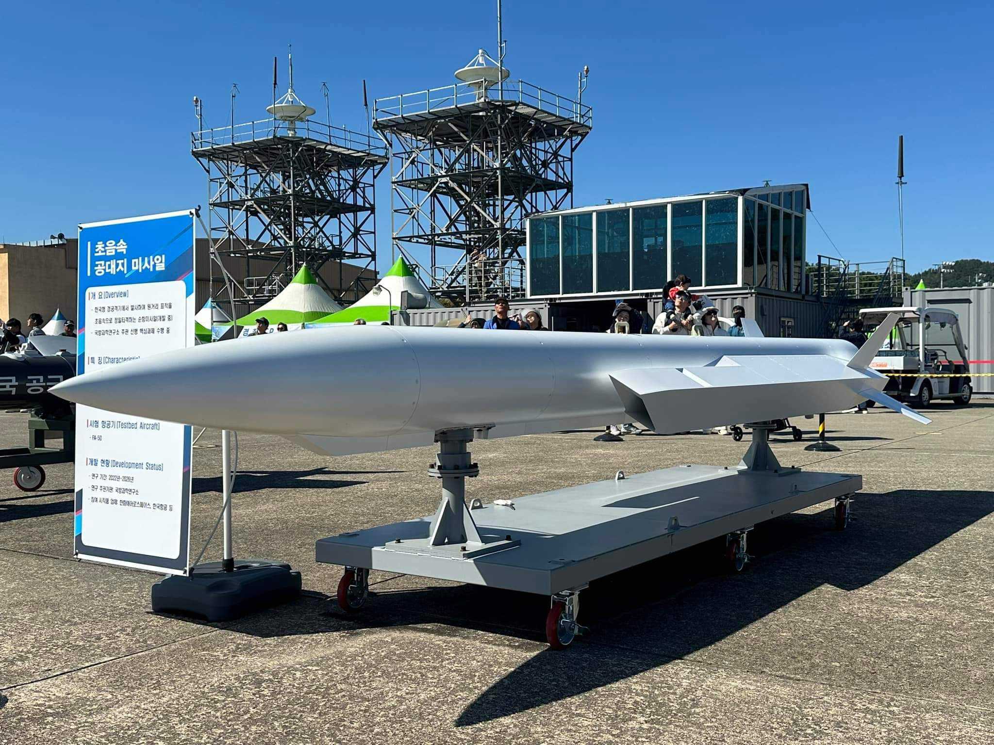 Corea del Sur presenta un misil supersónico aire-tierra Corea del Sur presenta un misil supersónico aire-tierra