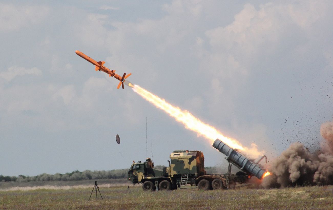 Un misil ucraniano Neptune podría alcanzar almacenes rusos cerca de Mariupol Un misil ucraniano Neptune podría alcanzar almacenes rusos cerca de Mariupol