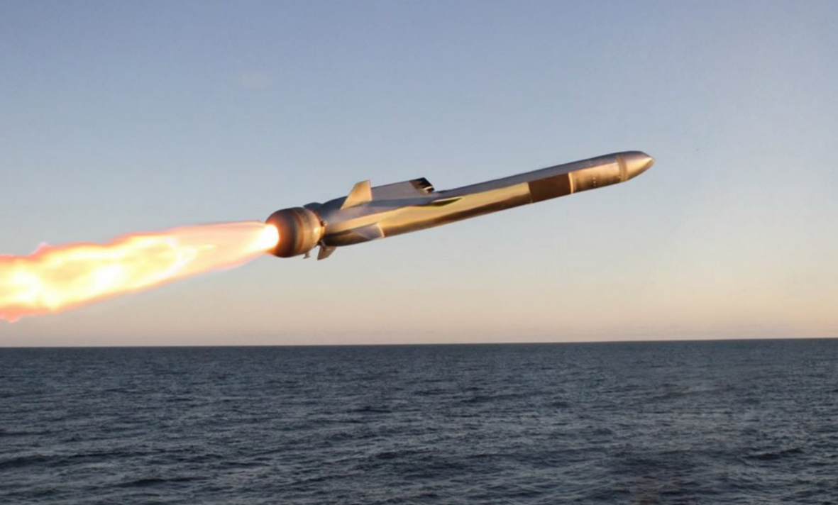 Una mirada al interior: Cómo avanza la tecnología de defensa con el misil de ataque naval La tecnología de los misiles de ataque naval: Una inmersión profunda