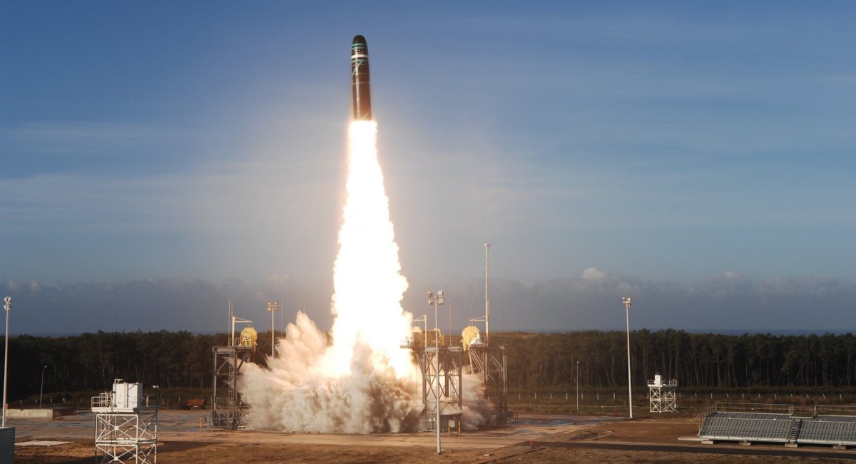Francia lanza con éxito el misil balístico M51