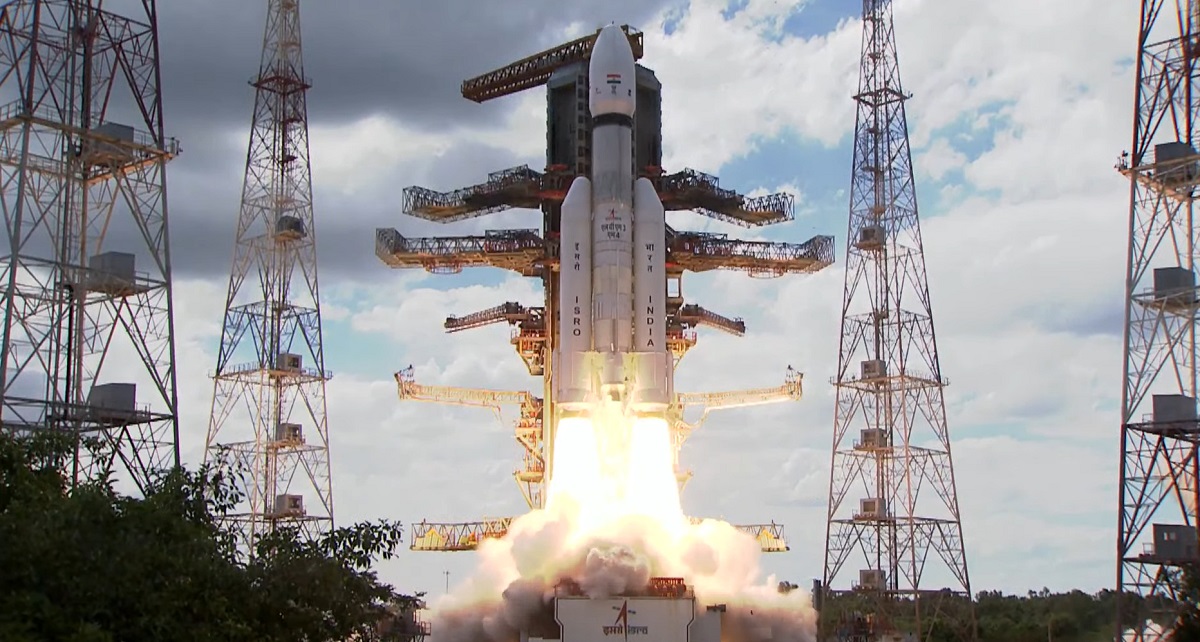 India ha lanzado un cohete GSLV Mk III a la Luna con la nave espacial Chandrayaan-3 y el vehículo explorador Pragyan, que aterrizará a finales de agosto. India ha lanzado un cohete GSLV Mk III a la Luna con la nave espacial Chandrayaan-3 y el vehículo explorador Pragyan, que aterrizará a finales de agosto.