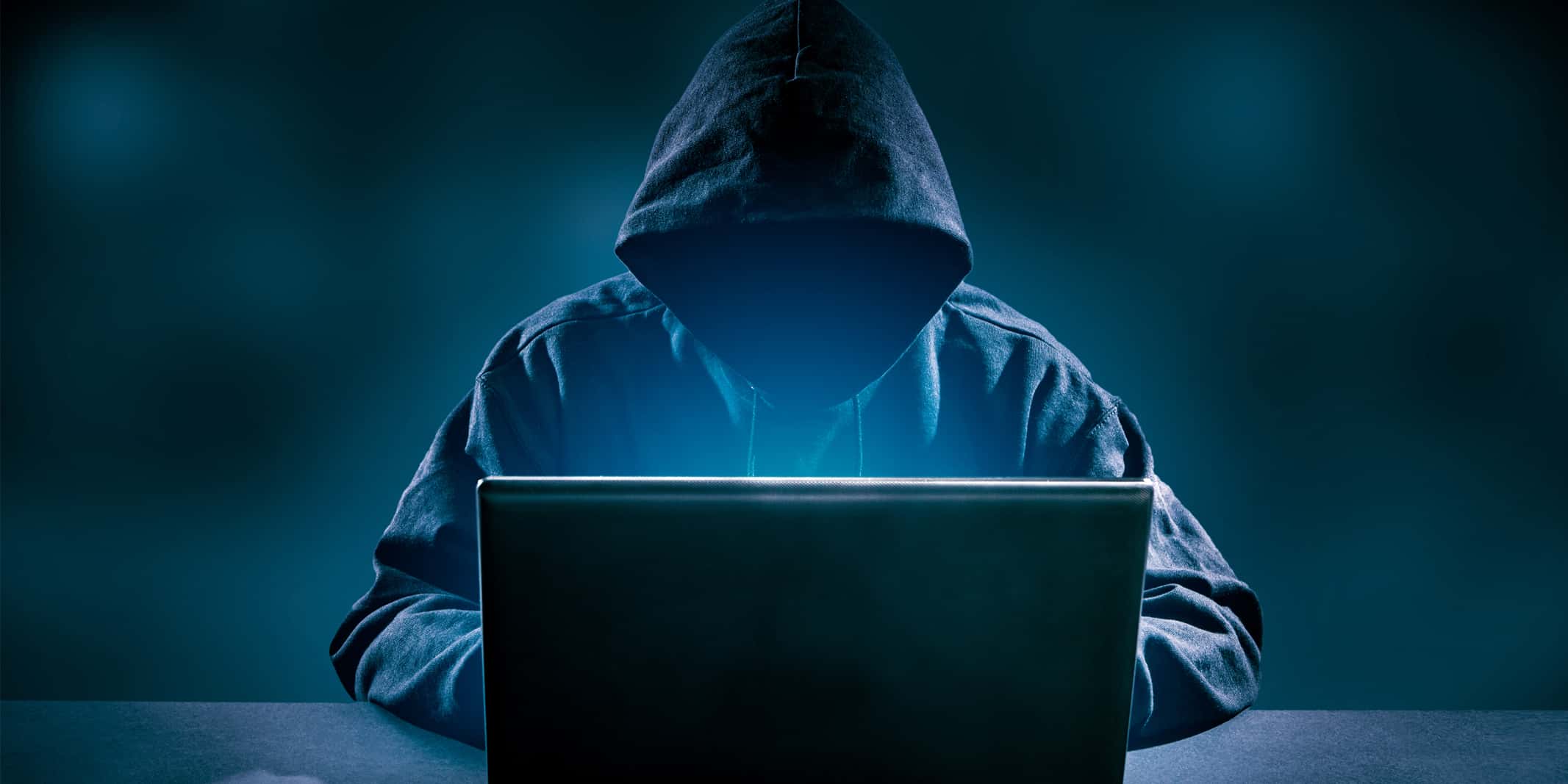 Más allá de lo visible: Descubre el misterioso mundo de los hackers La era de la ciberseguridad: Desvelando los secretos que se esconden tras la pantalla del portátil