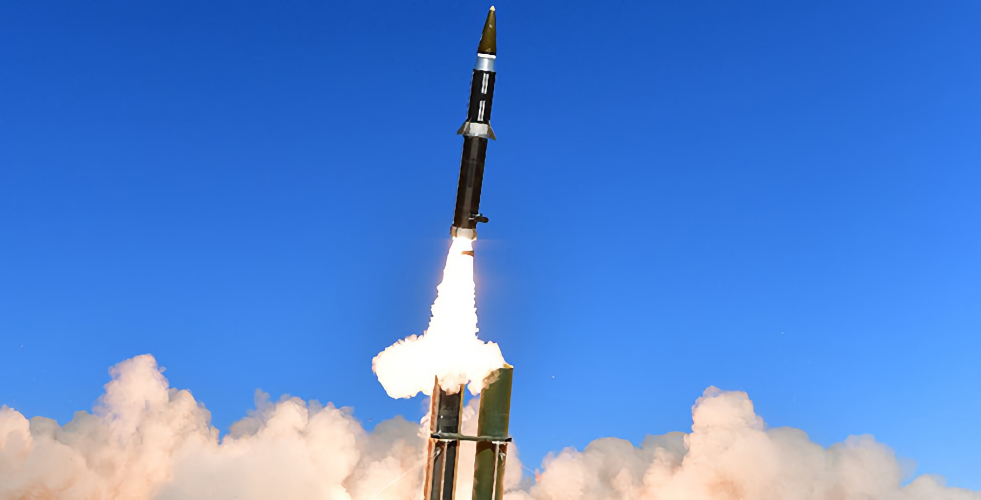 La empresa estadounidense Lockheed Martin ha realizado las primeras pruebas de vuelo de un sistema de misiles hipersónicos con base en tierra La empresa estadounidense Lockheed Martin ha realizado las primeras pruebas de vuelo de un sistema de misiles hipersónicos con base en tierra