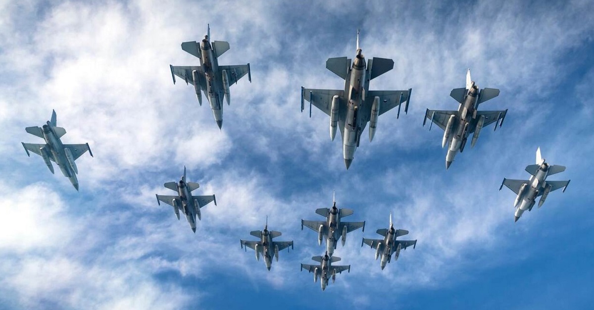 Ucrania recibirá 42 cazas estadounidenses de cuarta generación F-16 Fighting Falcon tras la formación de pilotos