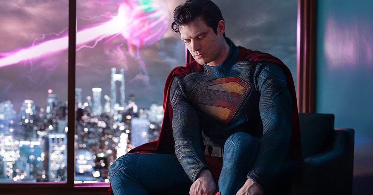 James Gunn revela la primera foto de David Corensworth como el nuevo Superman: pero ¿qué es esa misteriosa criatura del fondo? James Gunn revela la primera foto de David Corensworth como el nuevo Superman: pero ¿qué es esa misteriosa criatura del fondo?