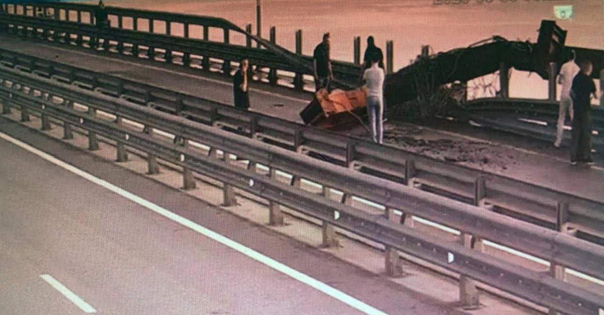 Puente de Crimea: imágenes documentales del incidente Informe fotográfico: puente de Crimea después del incidente