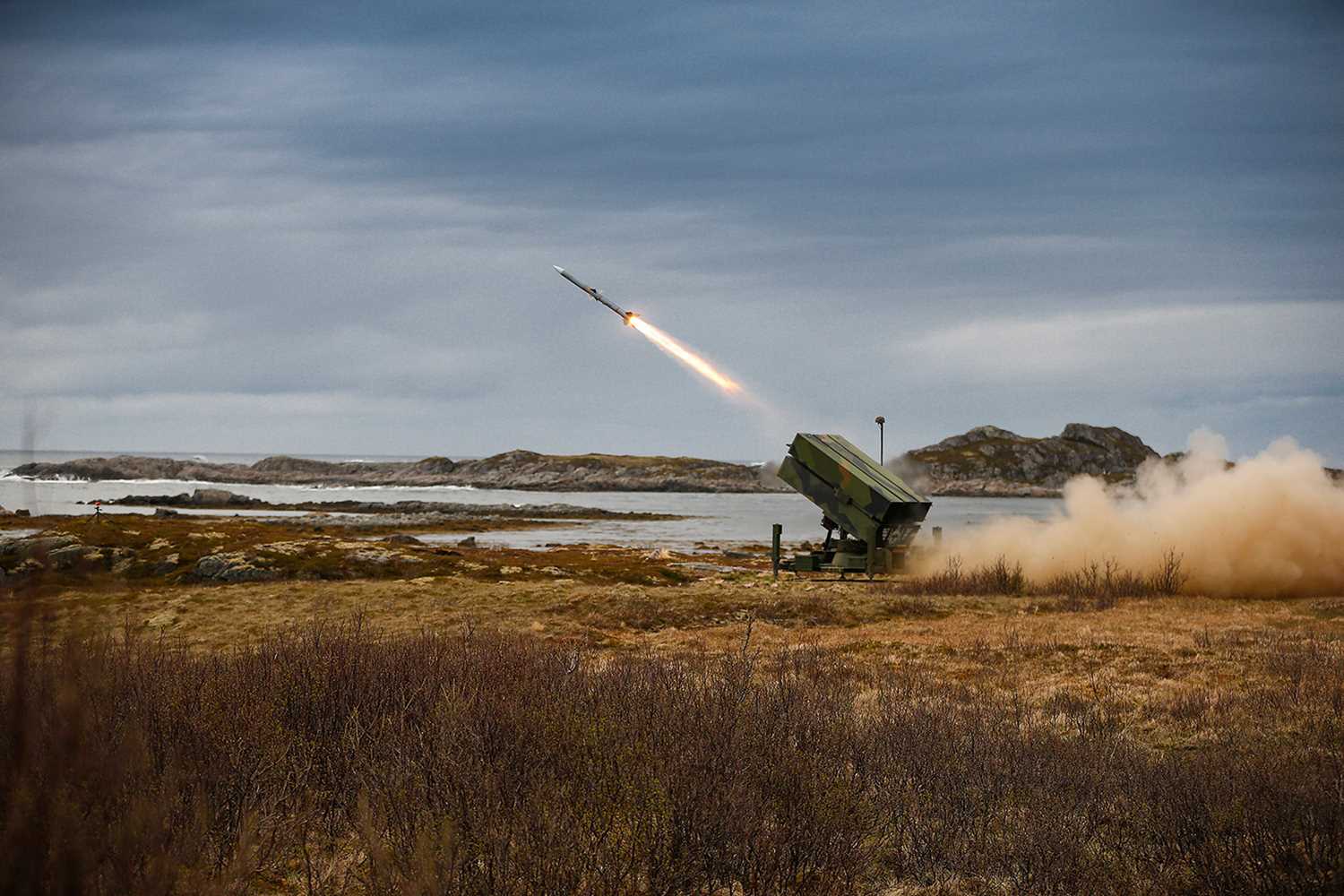 Estados Unidos transferirá a Ucrania seis sistemas NASAMS, drones Puma, sistemas de misiles guiados por láser y decenas de miles de proyectiles como parte de un paquete de ayuda militar de 2.980 millones de dólares Estados Unidos transferirá a Ucrania seis sistemas NASAMS, drones Puma, sistemas de misiles guiados por láser y decenas de miles de proyectiles como parte de un paquete de ayuda militar de 2.980 millones de dólares