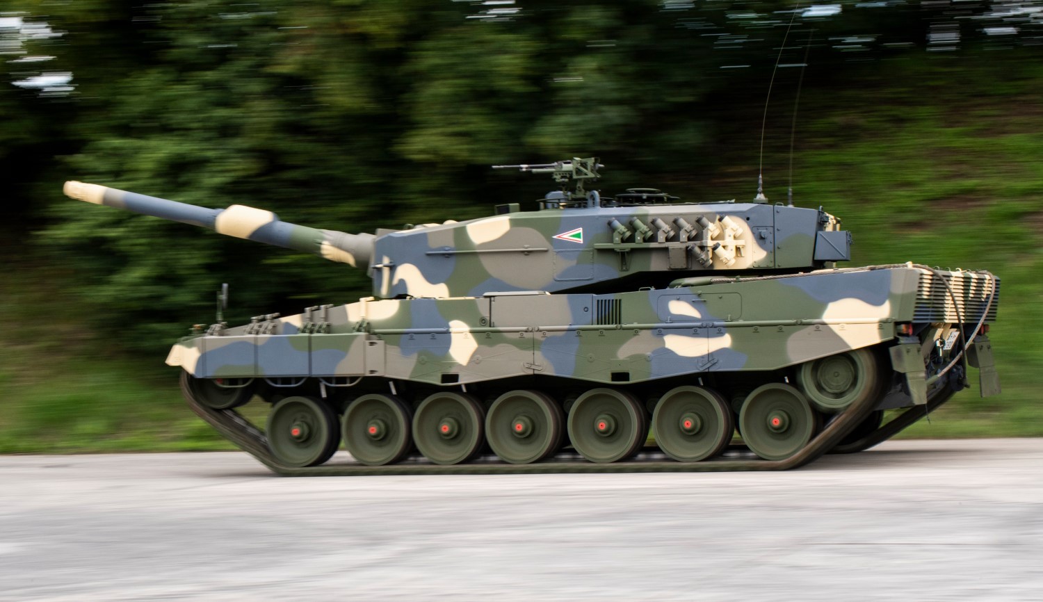 Noruega está dispuesta a destinar 1.800 millones de dólares a la compra de carros de combate modernos, a elegir entre el Leopard 2A7 y el K2 Black Panther Noruega está dispuesta a destinar 1.800 millones de dólares a la compra de carros de combate modernos, a elegir entre el Leopard 2A7 y el K2 Black Panther