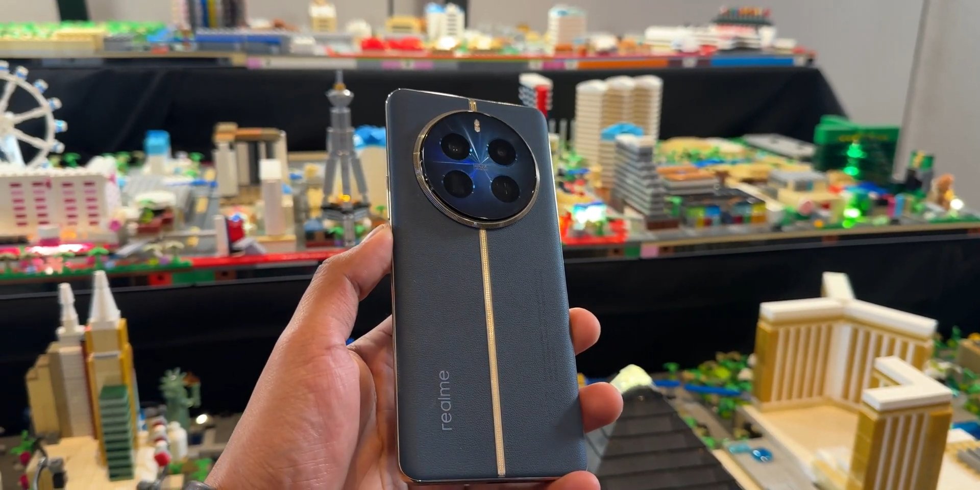 El realme 12 Pro+ ha salido a la luz en un vídeo: un smartphone con triple cámara, chip Snapdragon 7s Gen 2 y Android 14 a bordo El realme 12 Pro+ ha salido a la luz en un vídeo: un smartphone con triple cámara, chip Snapdragon 7s Gen 2 y Android 14 a bordo