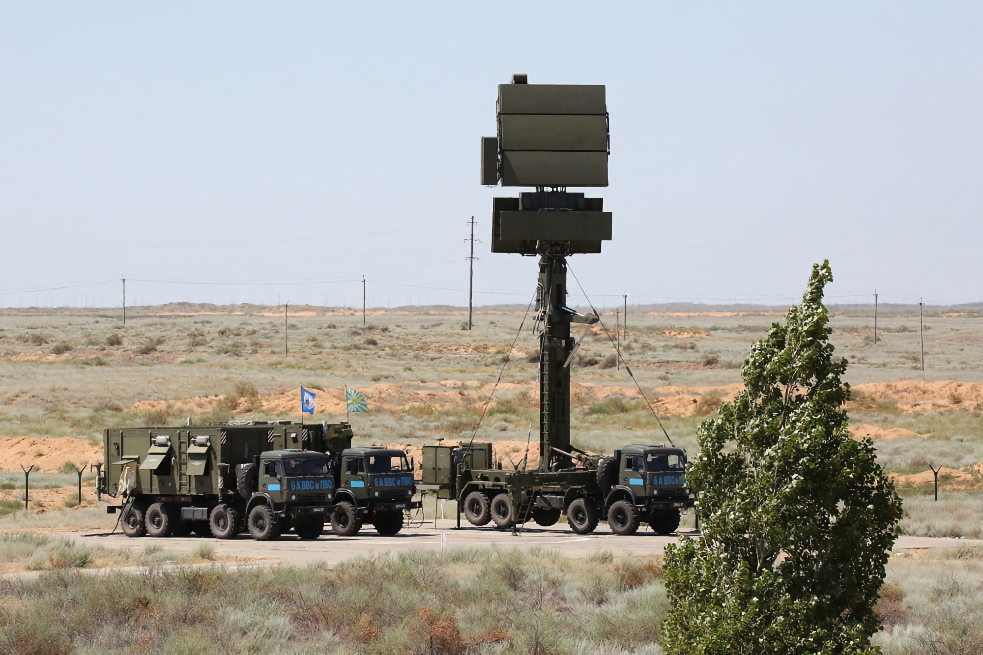 Las fuerzas armadas ucranianas destruyen el radar ruso Podlyot-K1, que proporciona la designación de objetivos para los sistemas de defensa antimisiles S-300 y S-400 Las fuerzas armadas ucranianas destruyen el radar ruso Podlyot-K1, que proporciona la designación de objetivos para los sistemas de defensa antimisiles S-300 y S-400
