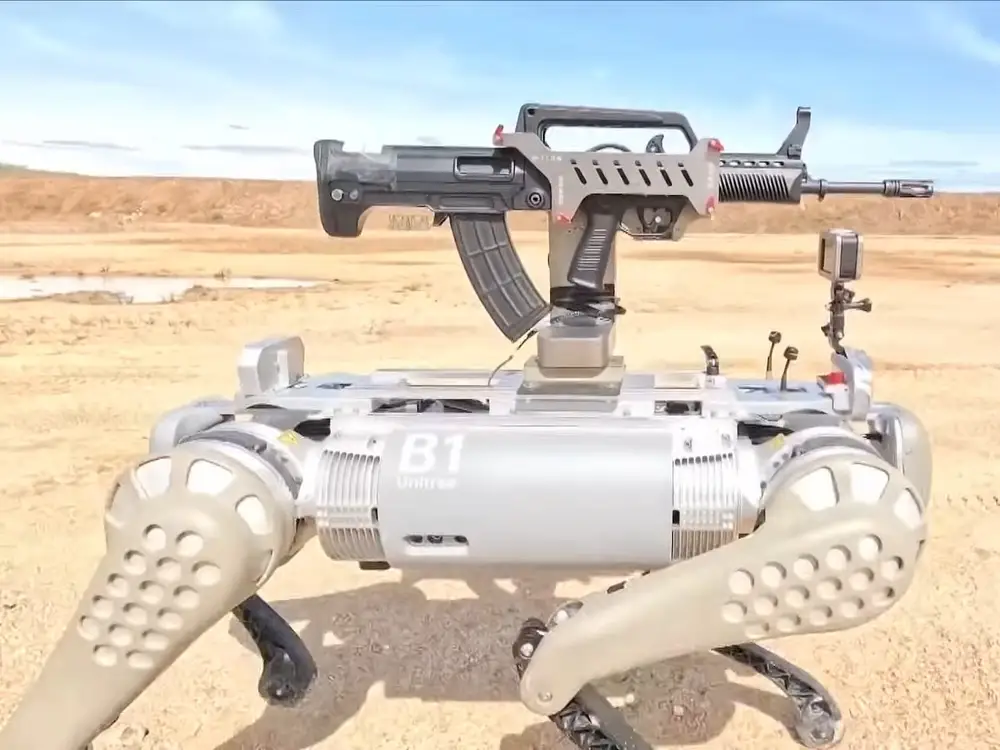 China presenta un perro robot con una ametralladora en la espalda China presenta un perro robot con una ametralladora en la espalda